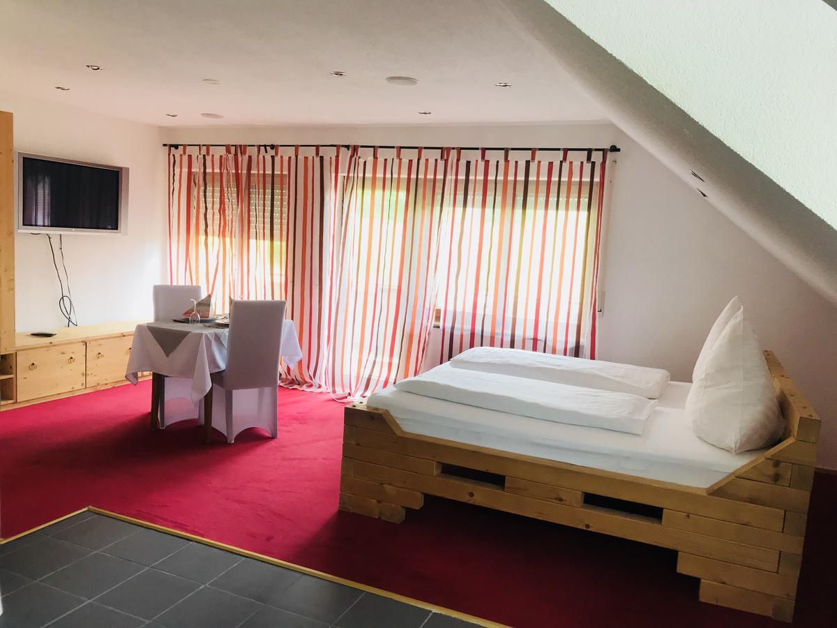 Hotel Gasthof Zum Lowen Wiechs am Randen Zewnętrze zdjęcie